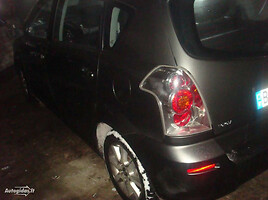 Toyota Corolla Verso 2005 y parts