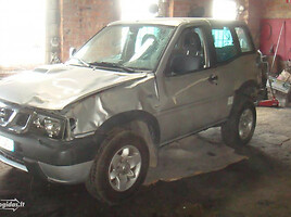 Nissan Terrano II 2002 m dalys