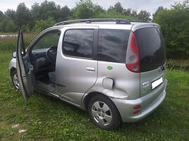 Toyota Yaris Verso 2001 y parts