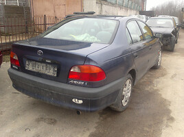 Toyota Avensis I 2000 г запчясти