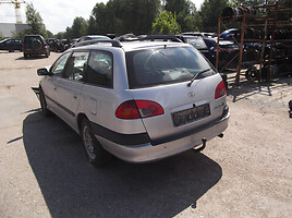 Toyota Avensis I 2000 г запчясти