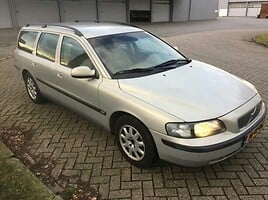 Volvo V70 II 2003 y parts