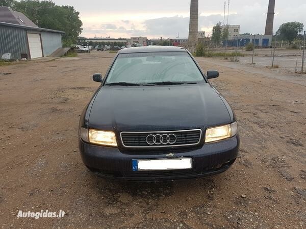 Audi A4 1996 m dalys