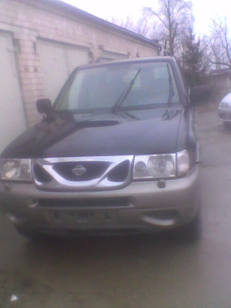 Nissan Terrano II 2001 m dalys