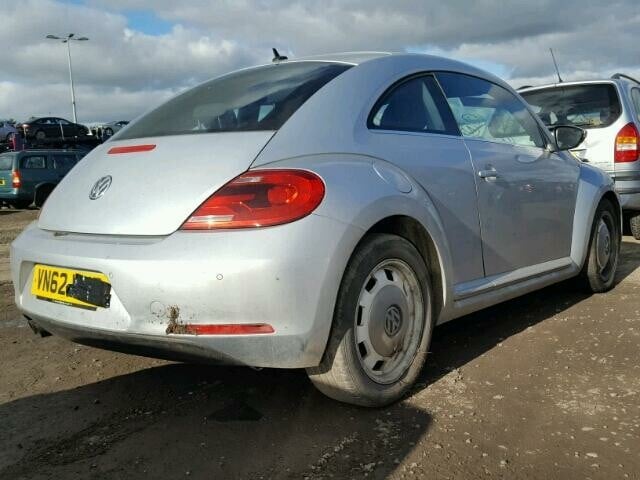 Photo 2 - Volkswagen Beetle 2012 y parts