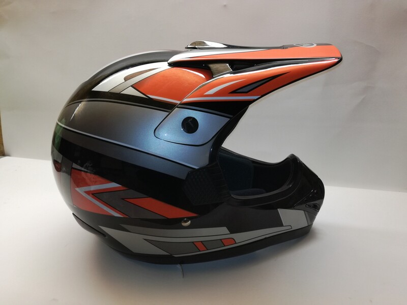 Helmets Max 606