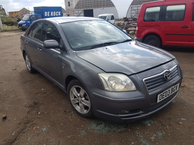 Toyota Avensis II 2004 y parts
