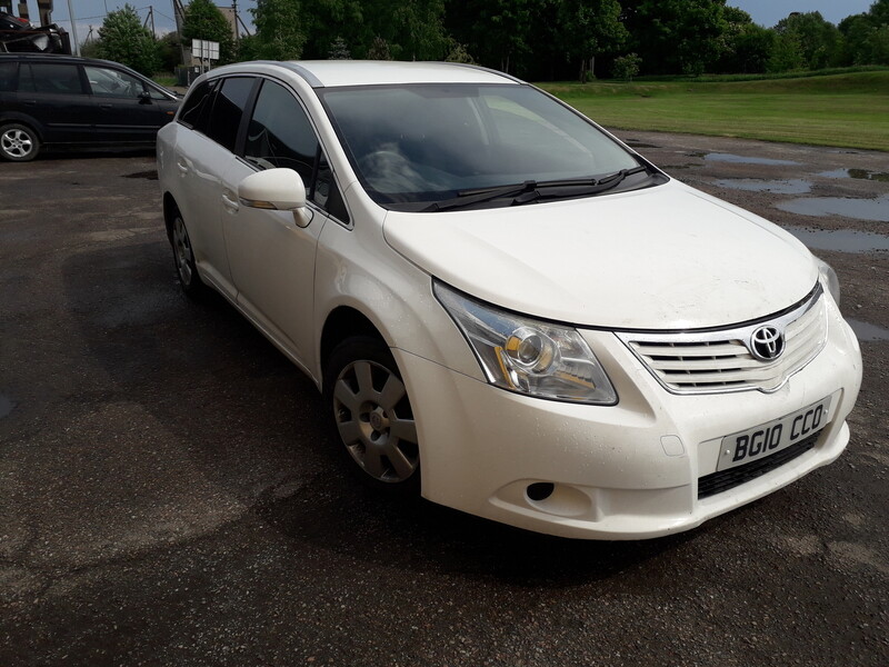 Toyota Avensis III 2010 y parts