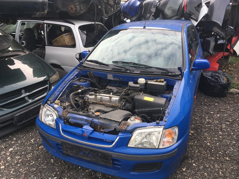 Photo 1 - Mitsubishi Space Star 2001 y parts