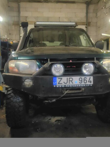 Mitsubishi Pajero III 2001 y parts