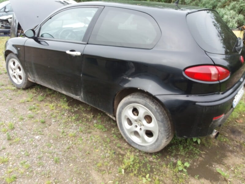 Nuotrauka 2 - Alfa Romeo 147 2002 m dalys