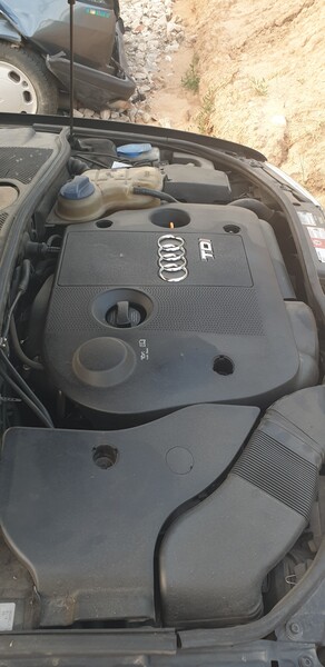Photo 2 - Audi A4 2000 y parts