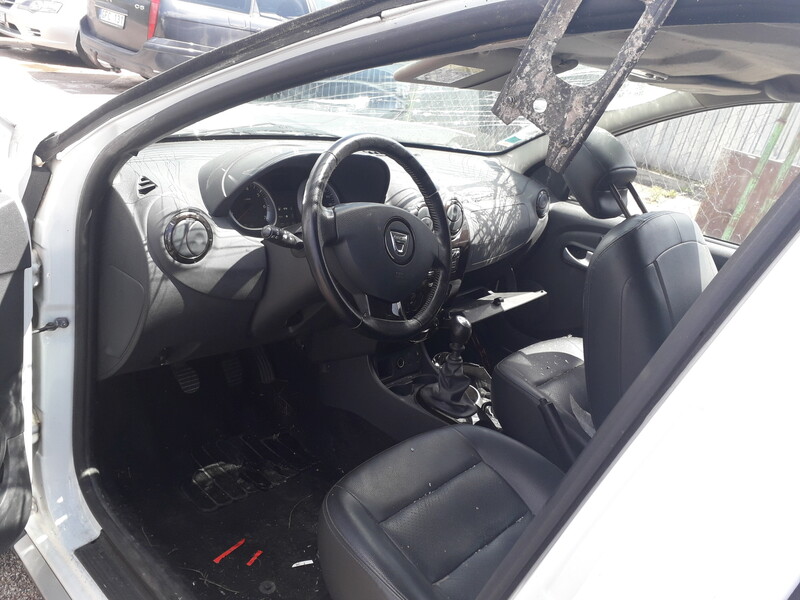 Photo 1 - Dacia Duster 2014 y parts