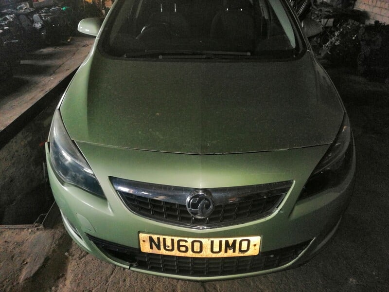 Opel Astra 2010 y parts