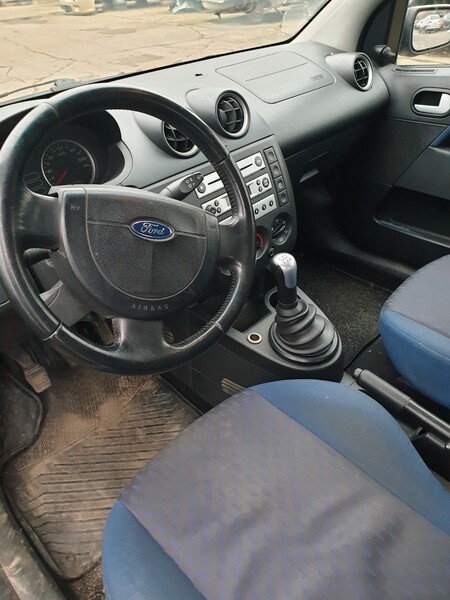Photo 4 - Ford Fiesta Tdi 2004 y parts