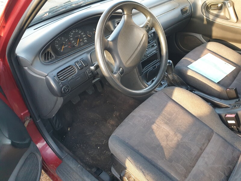 Photo 4 - Mazda 626 1996 y parts