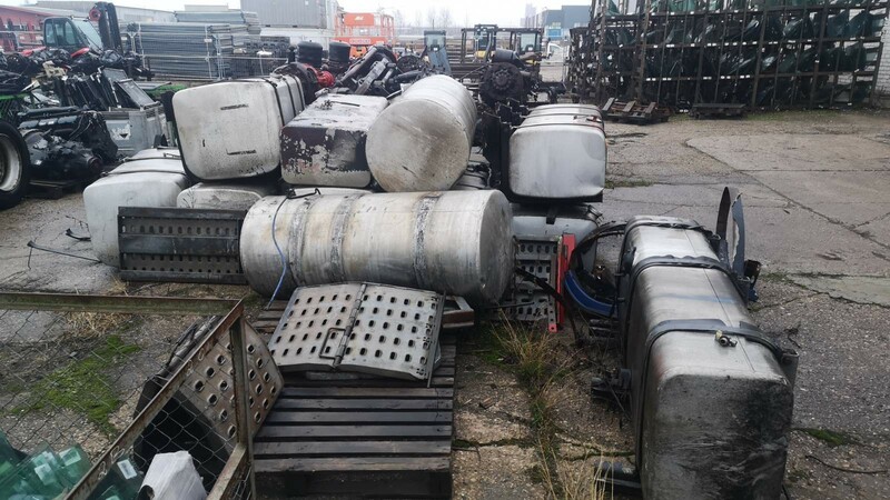 Photo 2 - Road train Renault 2000 y parts