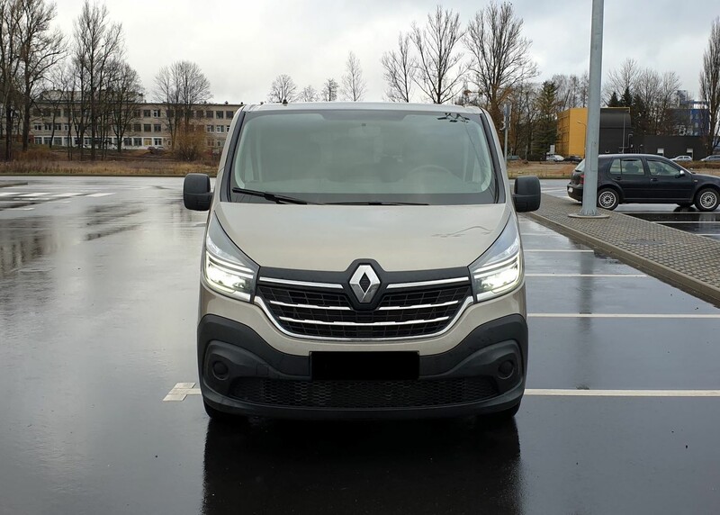 Photo 2 - Renault Trafic 2019 y Minibus rent