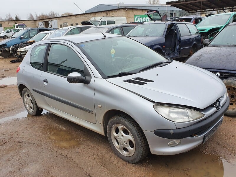 Photo 2 - Peugeot 206 1999 y parts