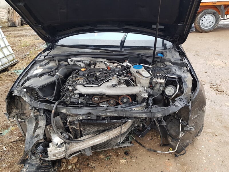 Photo 2 - Audi A4 B8 2009 y parts