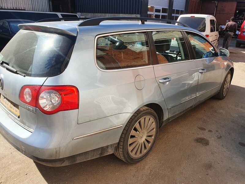 Photo 4 - Volkswagen Passat B6 2009 y parts