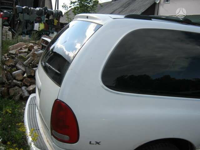 Photo 2 - Chrysler Town & Country 2000 y parts