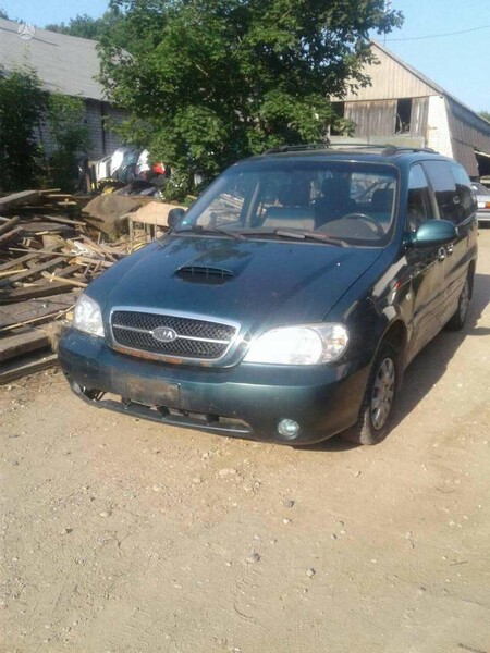 Photo 2 - Kia Carnival 2005 y parts