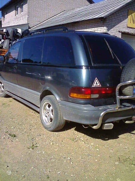 Photo 3 - Toyota Previa 1994 y parts