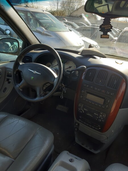 Photo 2 - Chrysler Grand Voyager 2004 y parts