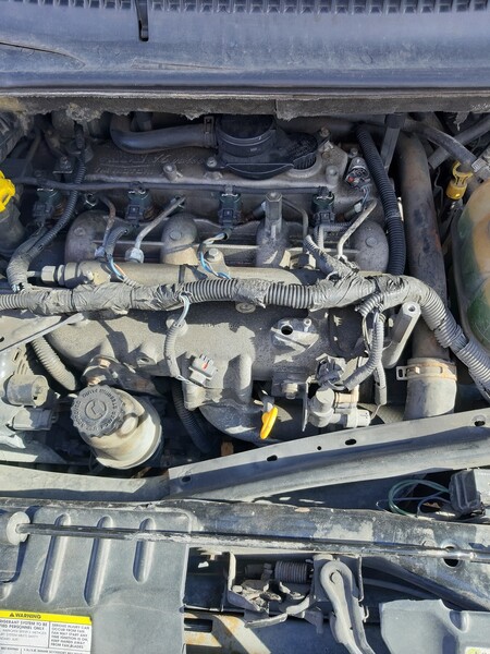 Photo 5 - Chrysler Grand Voyager 2004 y parts