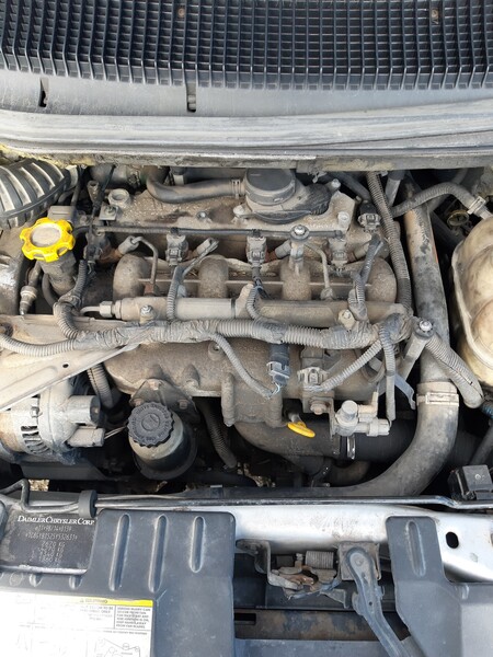 Photo 2 - Chrysler Voyager Crd 2005 y parts