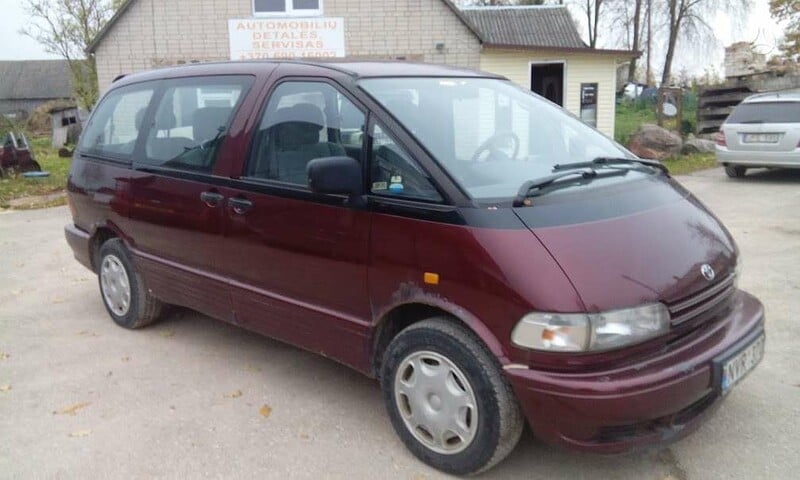 Photo 2 - Toyota Previa 1994 y parts