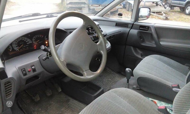 Photo 4 - Toyota Previa 1994 y parts