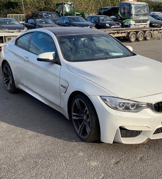 Photo 5 - Bmw M4 2015 y parts