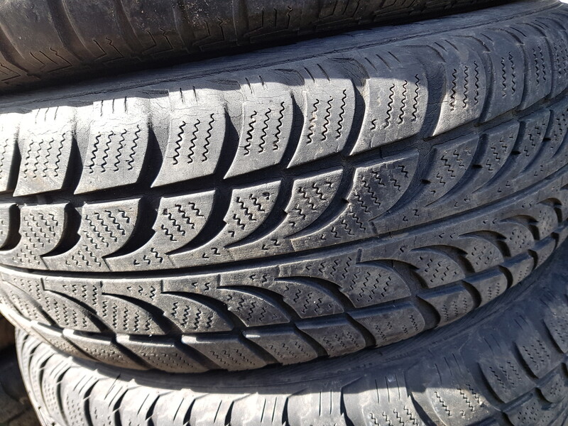 Photo 1 - Dunlop R15 universal tyres passanger car