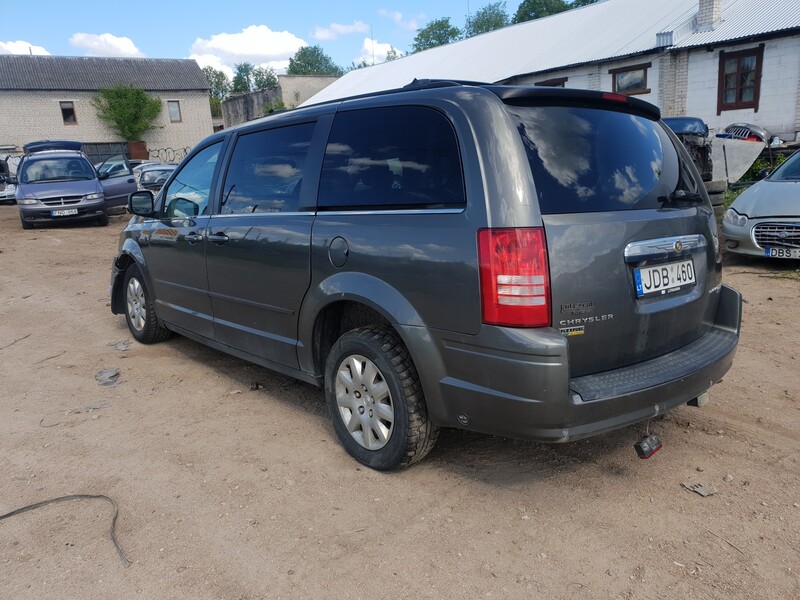 Chrysler Town & Country LX 2010 y parts