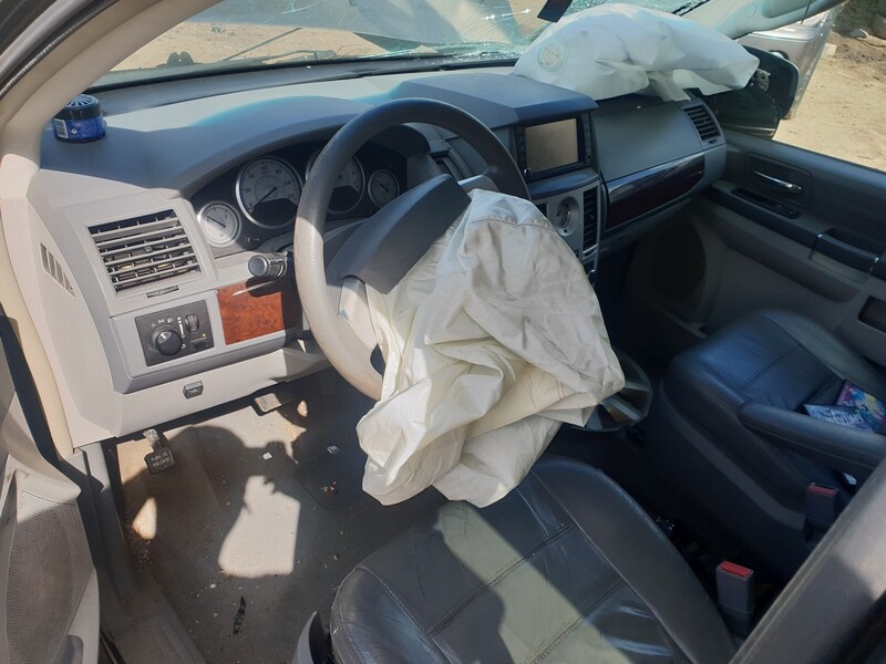 Photo 4 - Chrysler Town & Country LX 2010 y parts