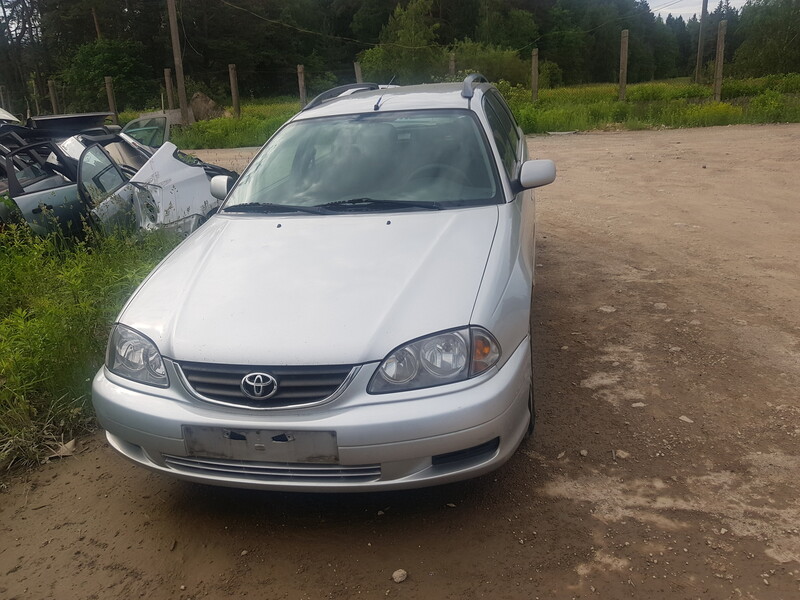 Toyota Avensis I 2002 y parts
