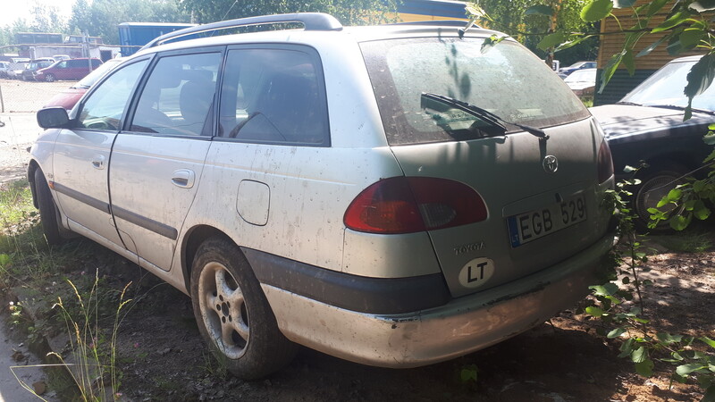 Photo 3 - Toyota Avensis 2000 y parts