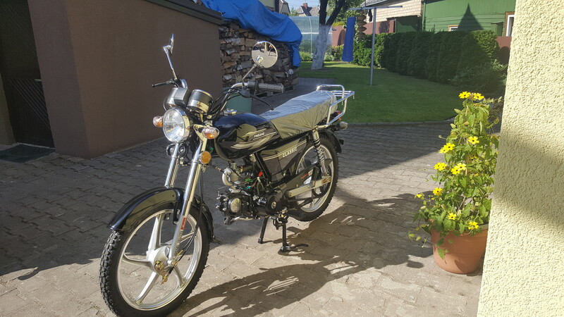Photo 1 - 2020 y Scooter / moped