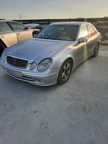 Photo 3 - Mercedes-Benz E 270 2004 y parts