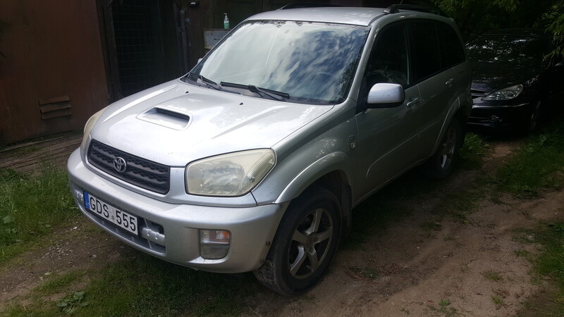 Toyota Rav4 II 2.0D4D sidabrinė 4d. 2003 г запчясти