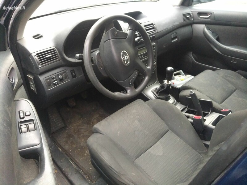 Photo 5 - Toyota Avensis 2004 y parts