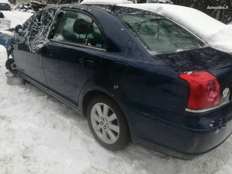 Photo 2 - Toyota Avensis 2005 y parts