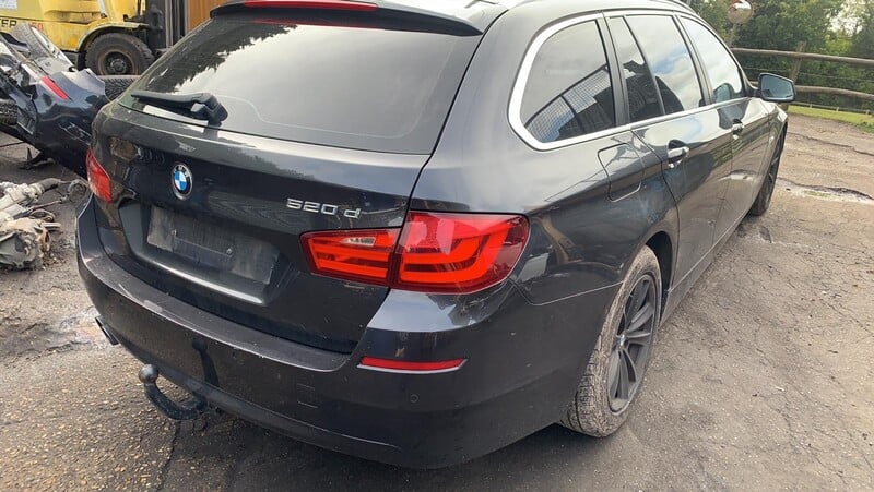 Photo 2 - Bmw 2011 y parts