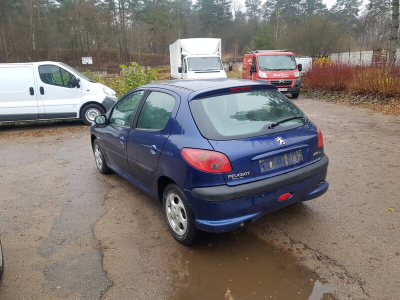 Photo 3 - Peugeot 206 2004 y parts