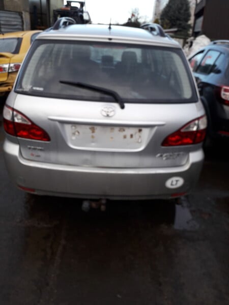 Photo 3 - Toyota Avensis Verso 2003 y parts