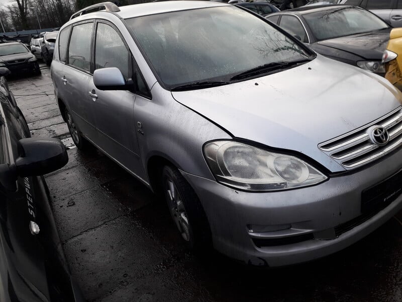 Photo 2 - Toyota Avensis Verso 2003 y parts