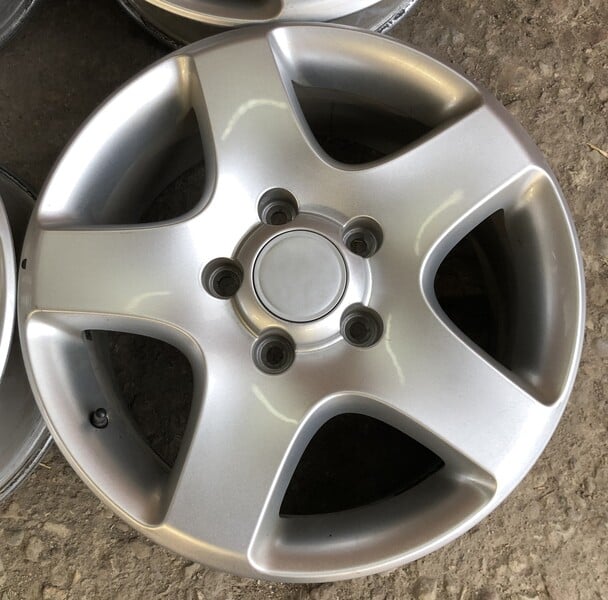 Photo 5 - Light alloy R17 rims