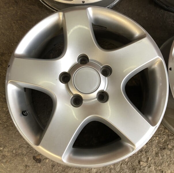 Photo 6 - Light alloy R17 rims